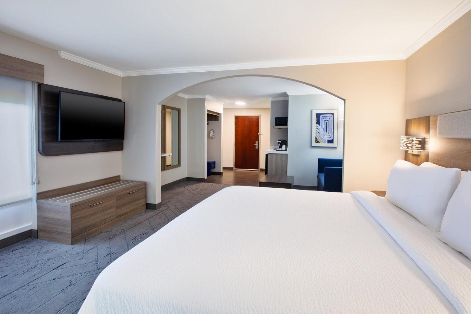 Holiday Inn Express Hotel & Suites - Sumter By Ihg Exterior foto
